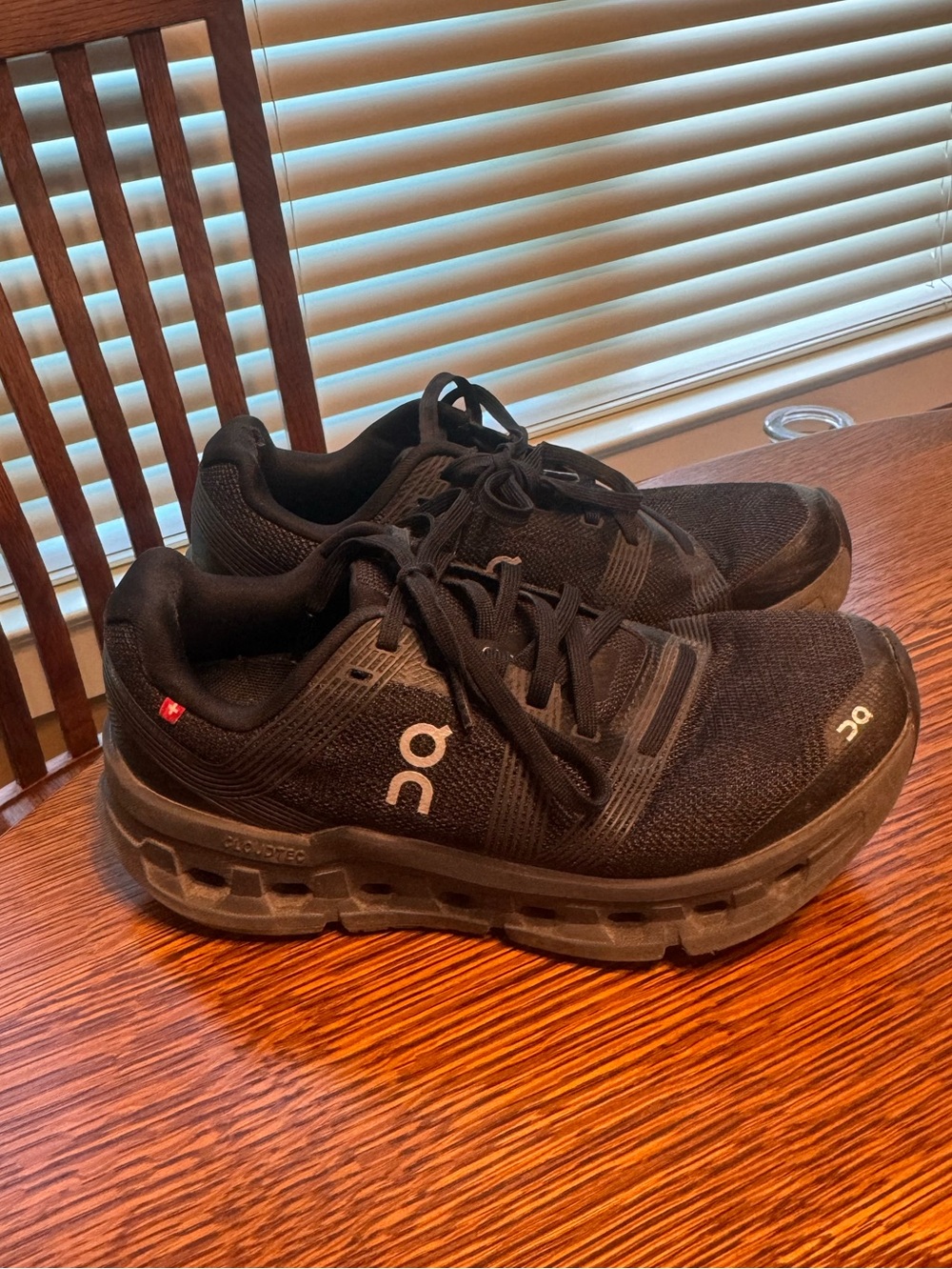 On Running Cloudgo sneakers Women’s Size 6 Black On Cloud Athlesure Running